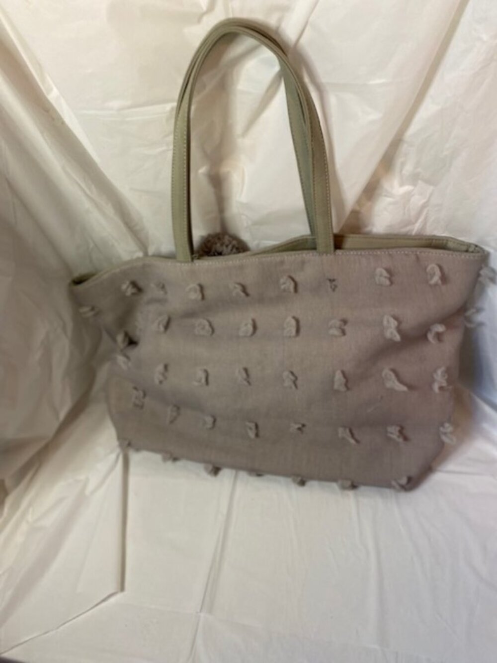 Deux Lux Large Light Gray Textured Blossom Pom-Pom Tote Bag - Picture 4 of 7